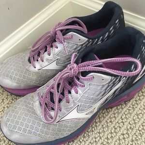 Woman’s Mizuno Wave Rider 19